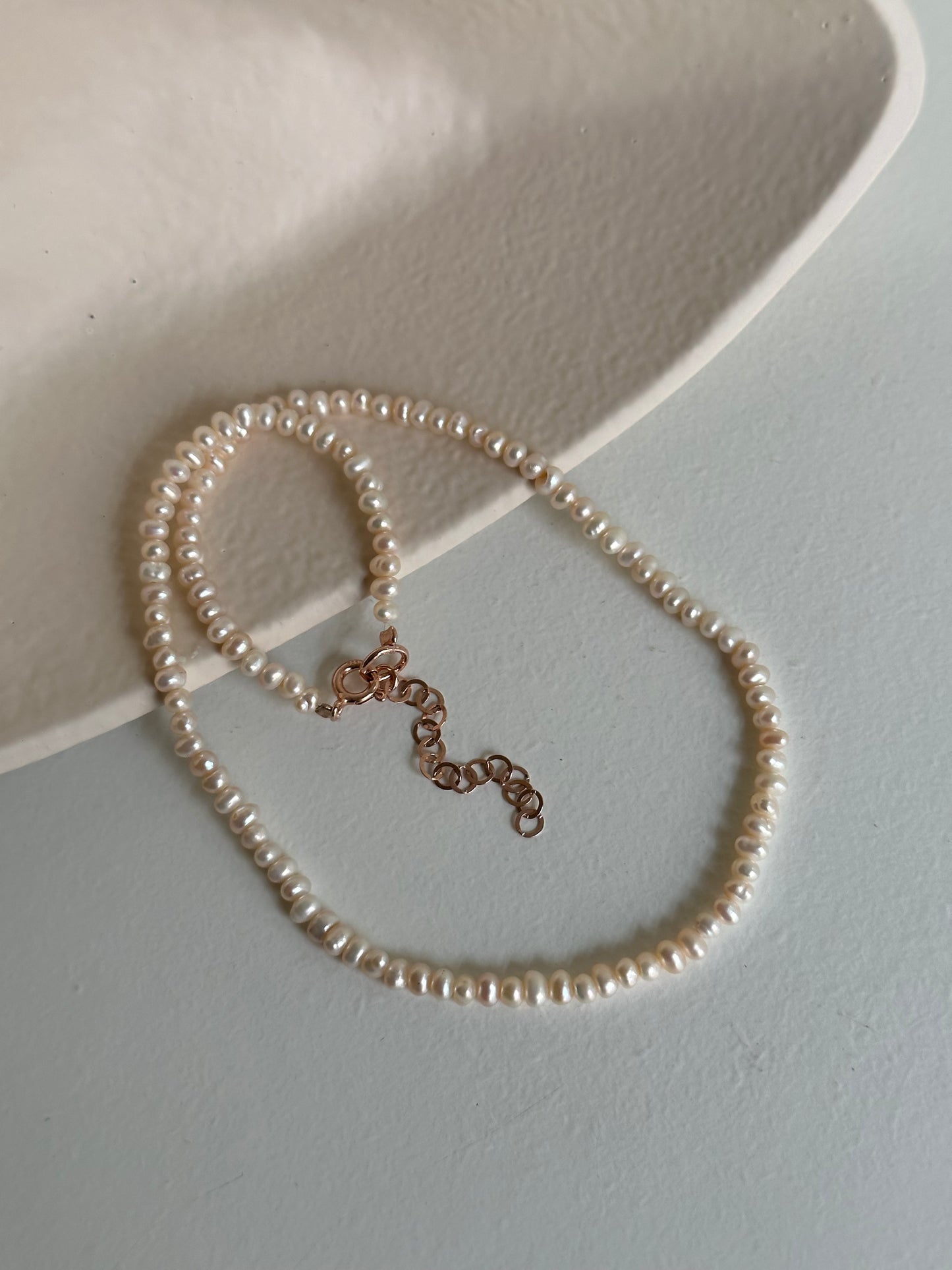 White Pearls Choker