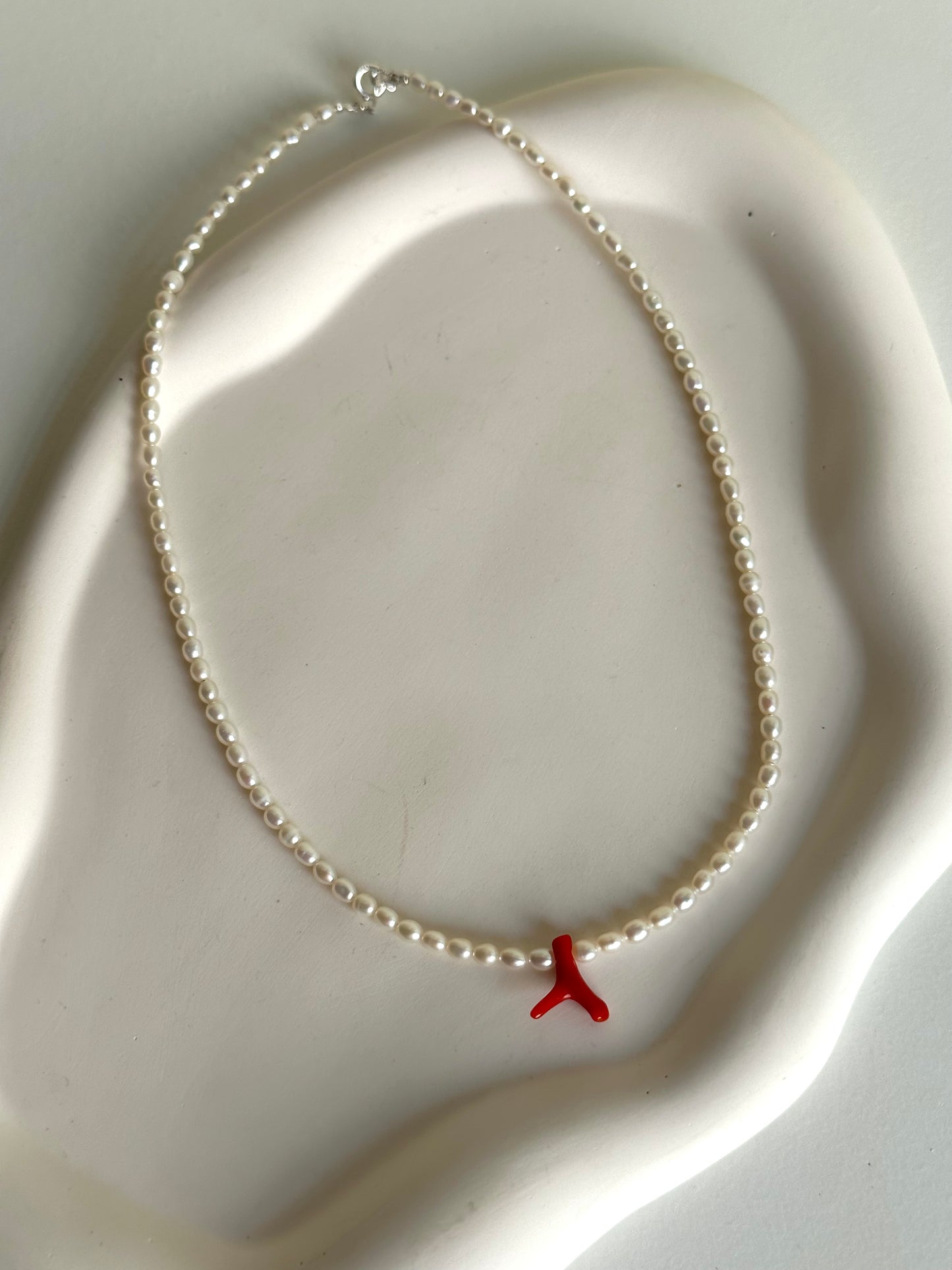 Collana perle e rametto di corallo